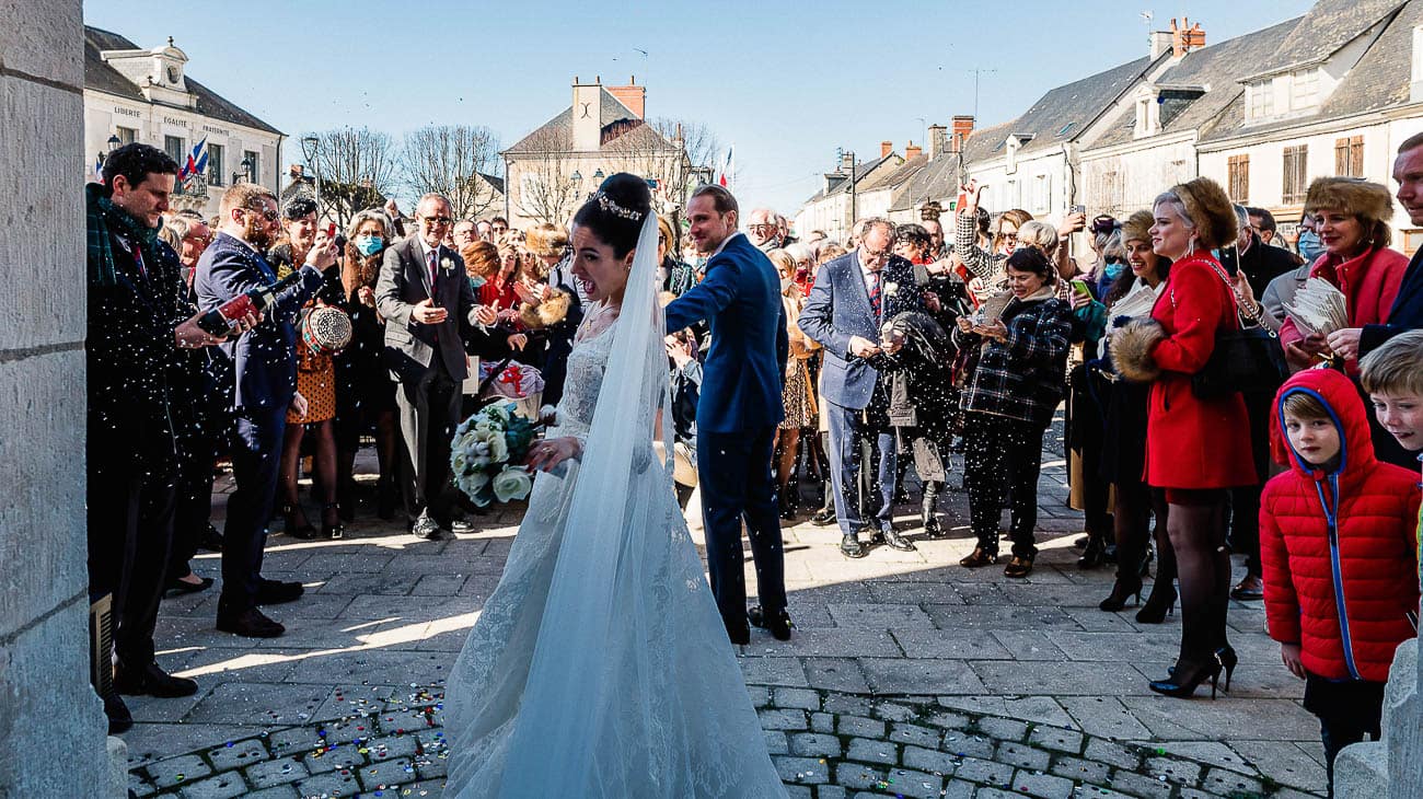 sortie des mariés, duo de photographe mariage