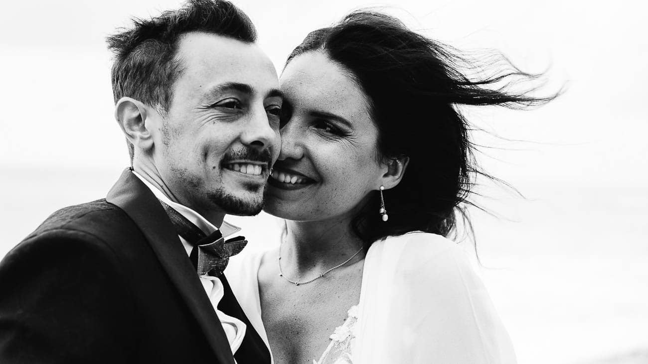 Photo de couple sur la plage en Normandie
